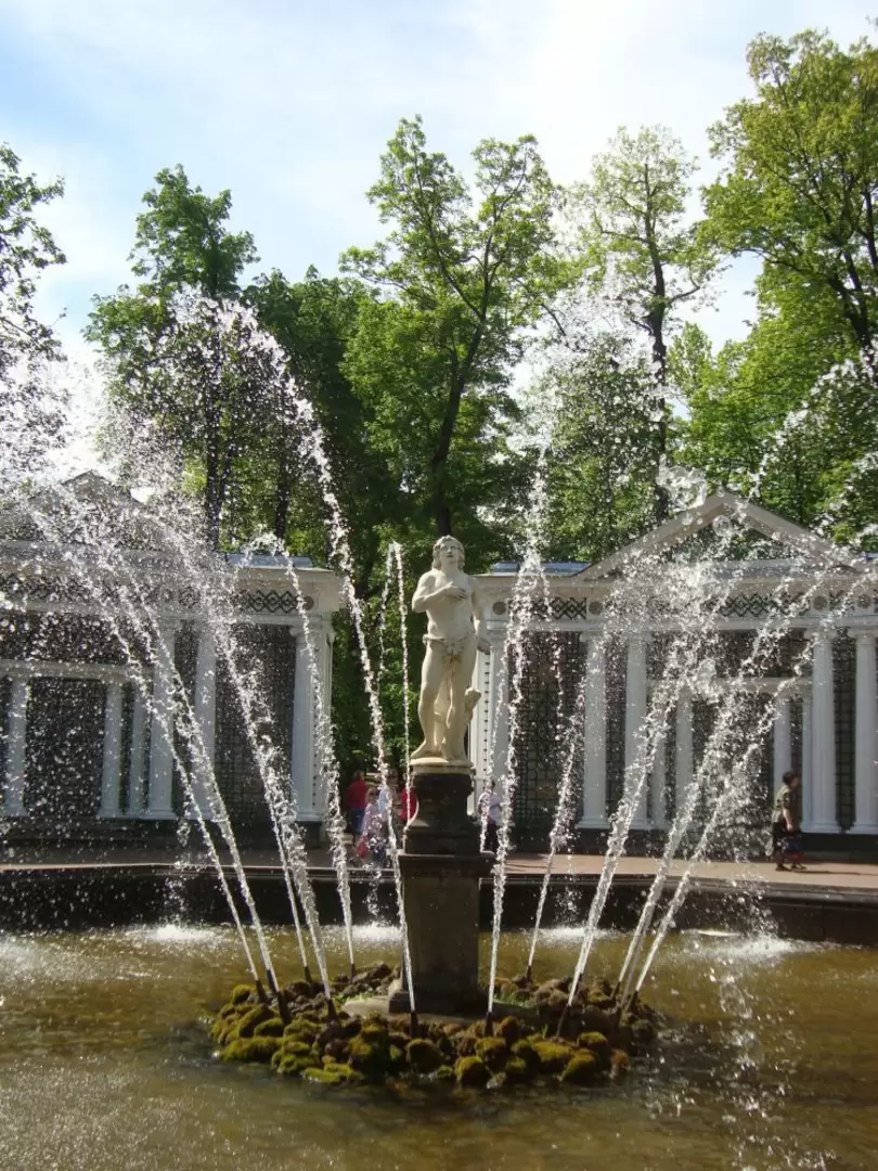 Фонтан «Адам»