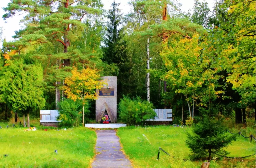 Лопухинка. Мемориал партизанам Ораниенбаумского плацдарма