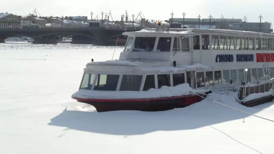 Прогулочный теплоход «Москва-177», оборудованный под ресторан