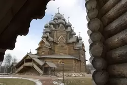 22-главая деревянная Покровская церковь в Невском лесопарке около Санкт-Петербурга 22-главая деревянная Покровская церковь в Невском лесопарке около Санкт-Петербурга
