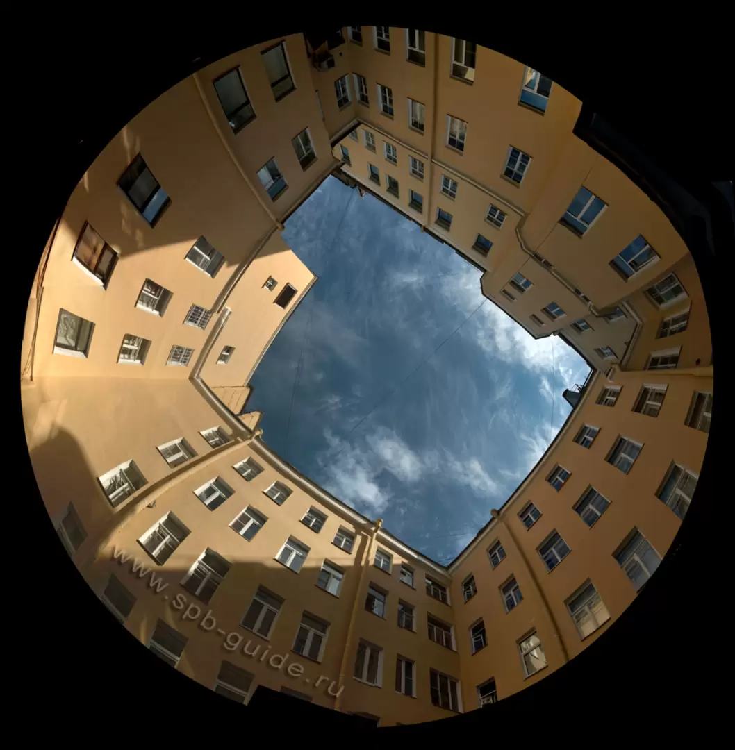 Дворы-колодцы в Санкт-Петербурге, ул. Караванная, д.14