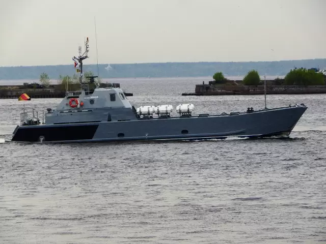 «Контр-Адмирал Демидов» — десантный катер на воздушной каверне проекта 11770 «Серна»
