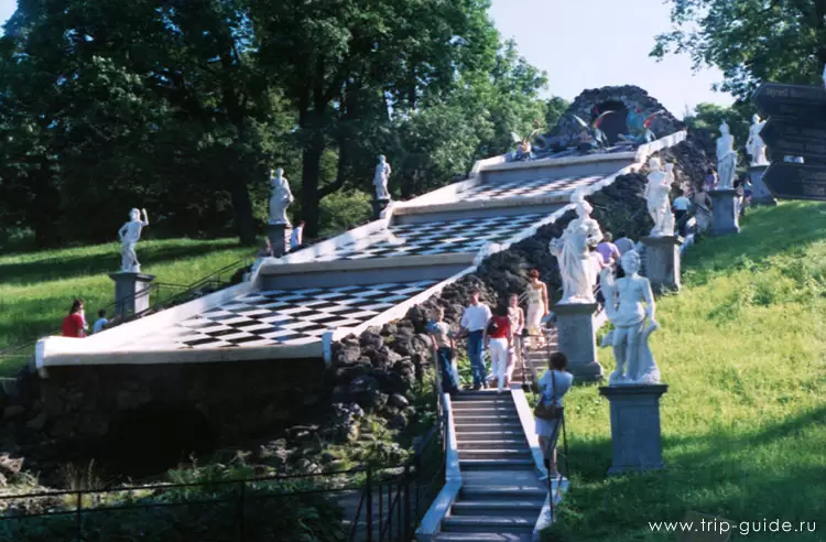 Петергоф, каскад «Шахматная гора»