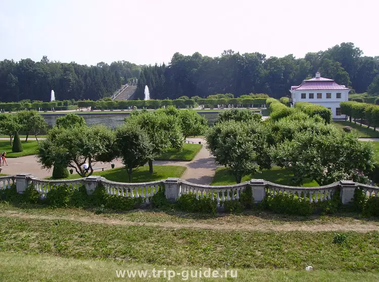 Петергоф, дворец Марли и пруд