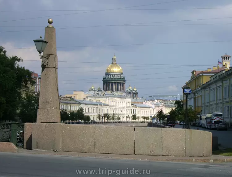 Река Мойка, Поцелуев мост