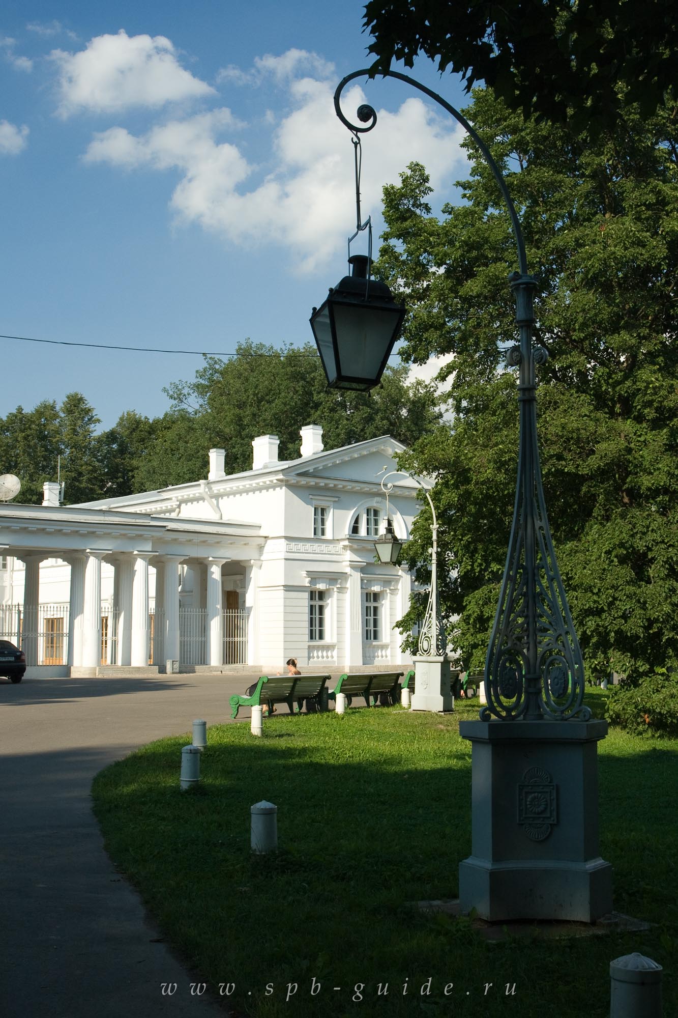Конюшенный корпус