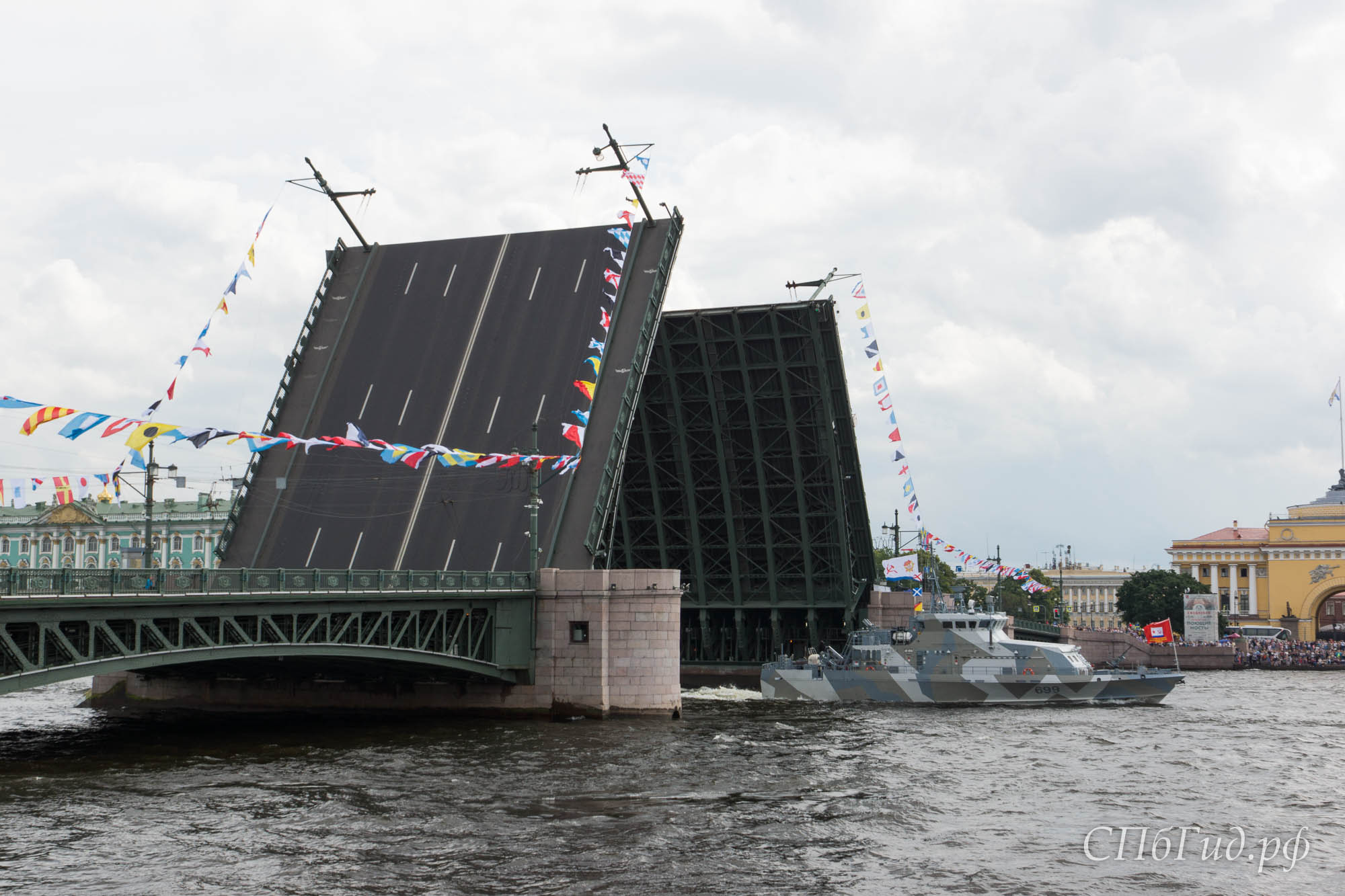 Дворцовый мост — фото
