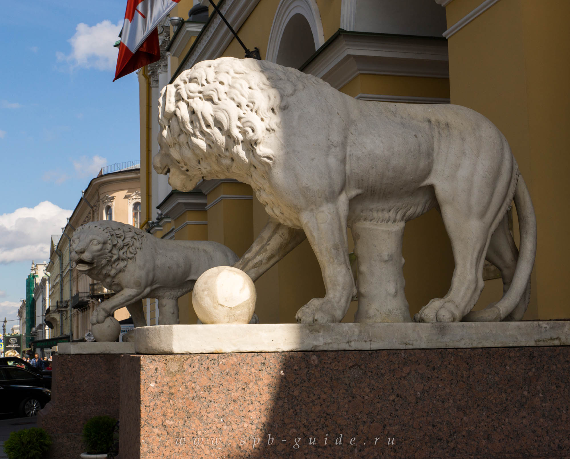 Дом со львами (Лобанова-Ростовского, отель Four Seasons Hotels & Resorts) в Санкт-Петербурге