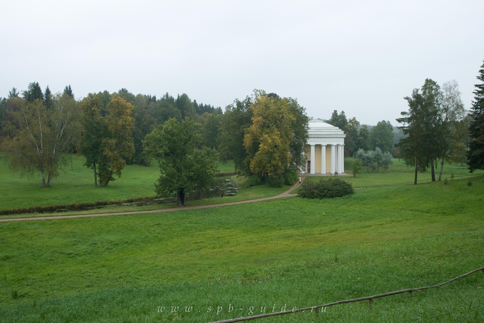 Храм Дружбы и дождь