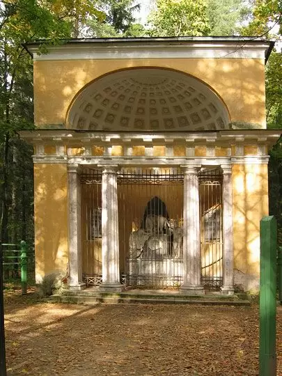 Павловск, Памятник родителям