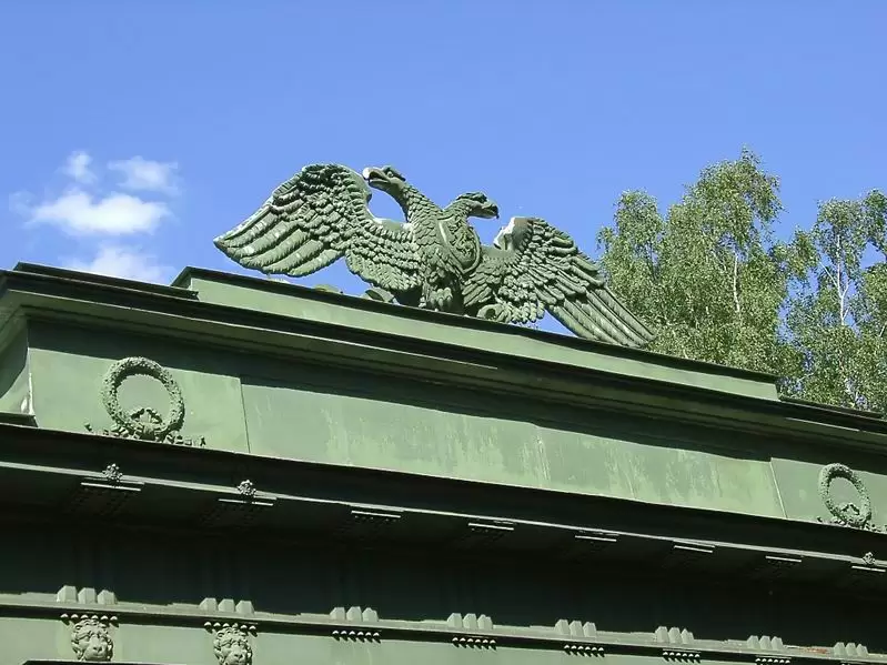 Чугунные ворота в Павловске