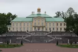 Меншиковский дворец (Большой дворец) – центральная достопримечательность Ораниенбаума
