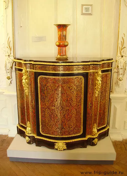 Ломоносов (Ораниенбаум), Комод