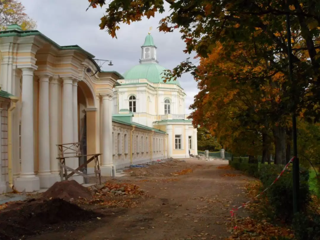 Ораниенбаум. Вид на восточное крыло и Японский павильон Большого дворца