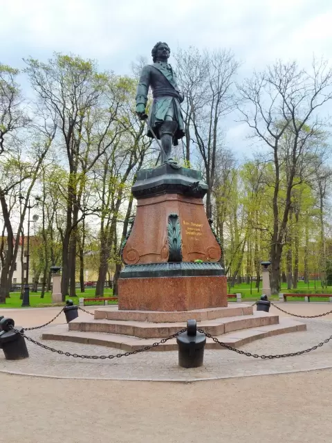 Памятник Петру Великому