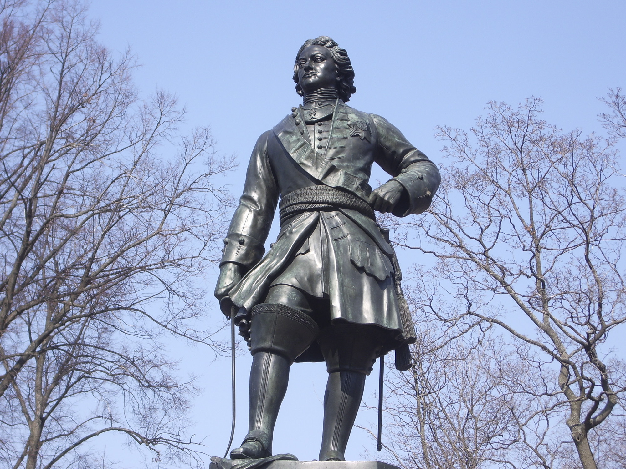 Петровский парк, памятник Петру I
