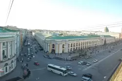 Вид на Невский проспект и Гостиный двор с балкона в музее Карла Буллы Вид на Невский проспект и Гостиный двор с балкона в музее Карла Буллы