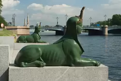 Пристань со сфинксами на Каменном острове в Санкт-Петербурге Пристань со сфинксами на Каменном острове в Санкт-Петербурге