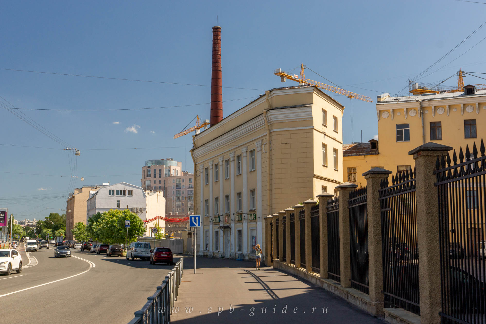 Левашовский проспект и корпуса бывшего хлебозавода «Дарница»