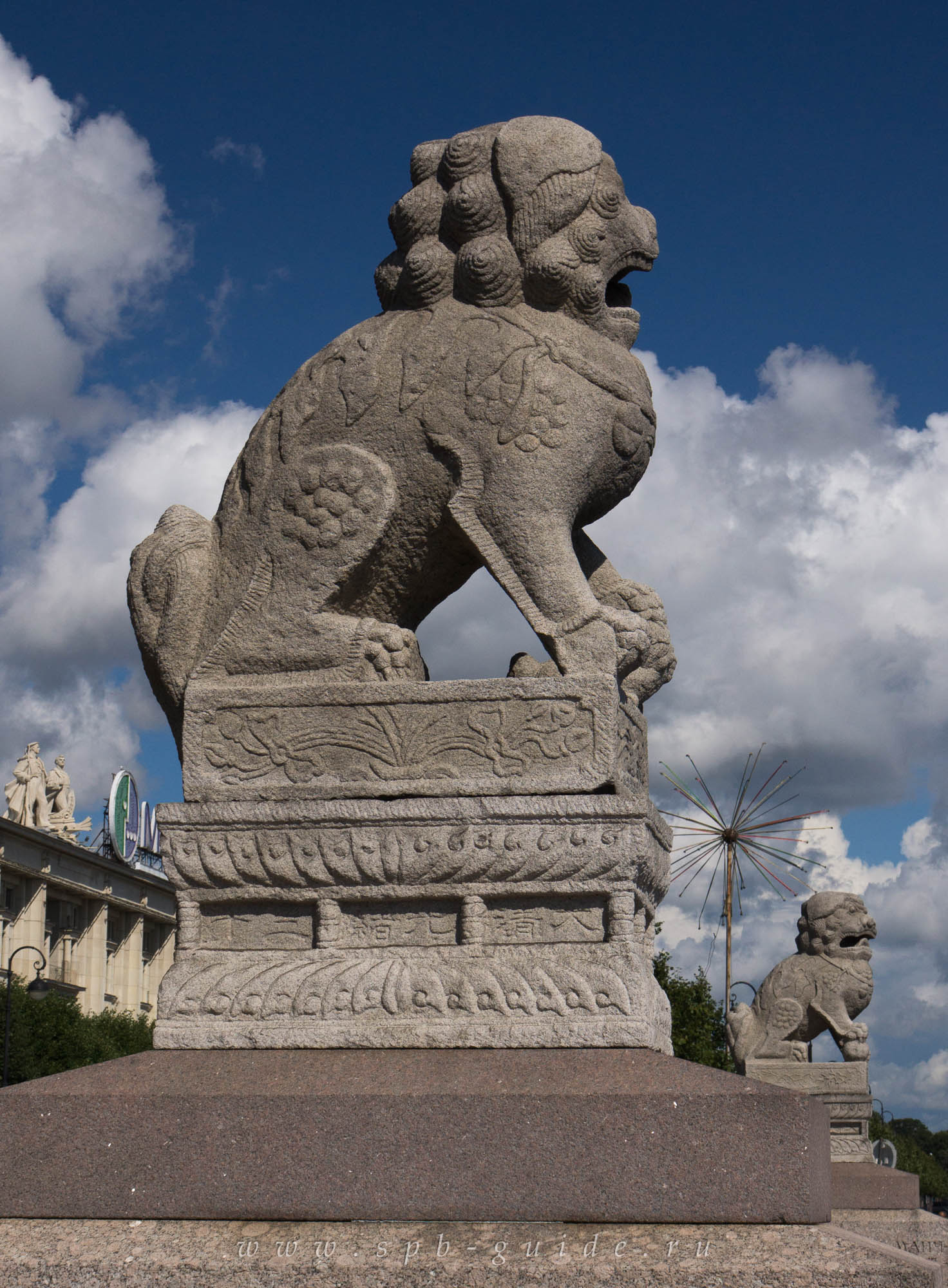 Скульптура Ши-Цза в Петербурге