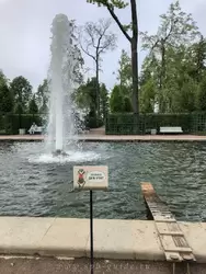 Фонтан в центре лабиринта Фонтан в центре лабиринта
