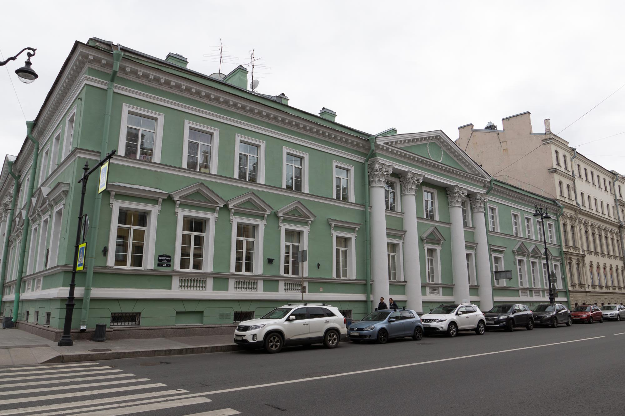 Здание Главной аптеки в Санкт-Петербурге