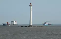 Задний створный маяк на Морском канале Санкт-Петербурга Задний створный маяк на Морском канале Санкт-Петербурга