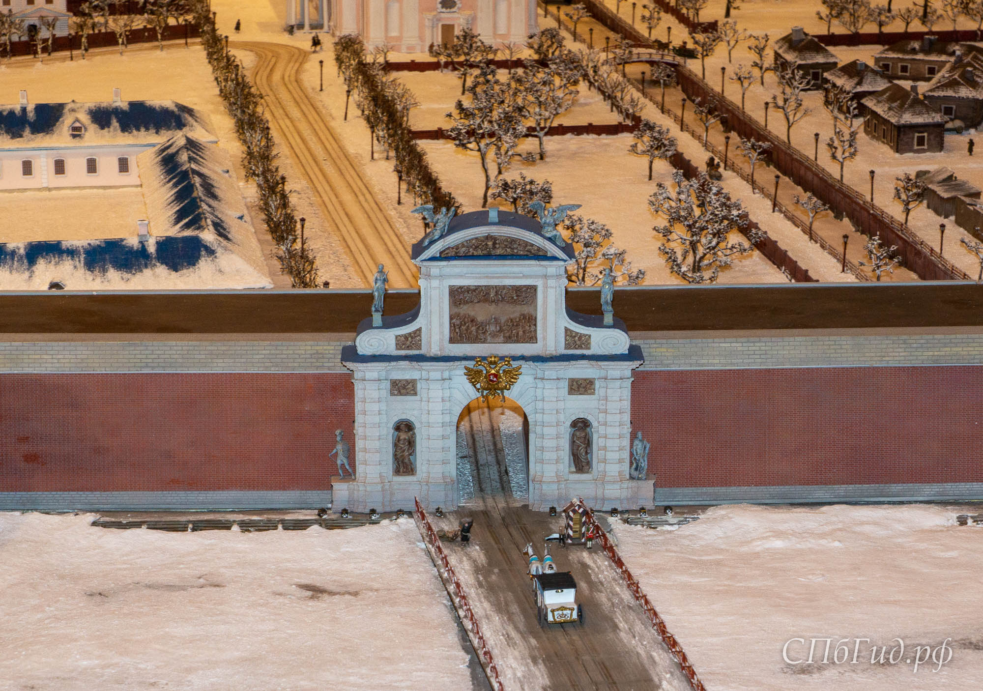 Петровские ворота Петропавловской крепости