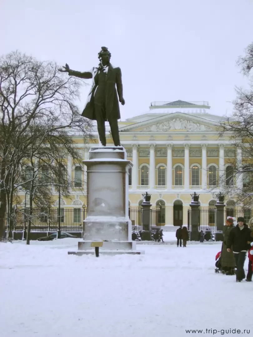 Памятник А.С. Пушкину на площади Искусств в Санкт-Петербурге