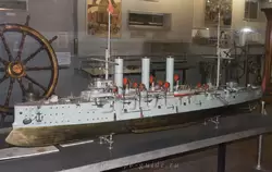 Модель крейсера «Аврора» в Военно-морском музее в Санкт-Петербурге Модель крейсера «Аврора» в Военно-морском музее в Санкт-Петербурге