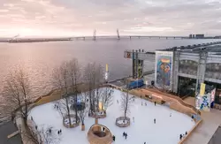 Севкабель Порт в Санкт-Петербурге зимой, каток, вид на Финский залив и ЗСД Севкабель Порт в Санкт-Петербурге зимой, каток, вид на Финский залив и ЗСД