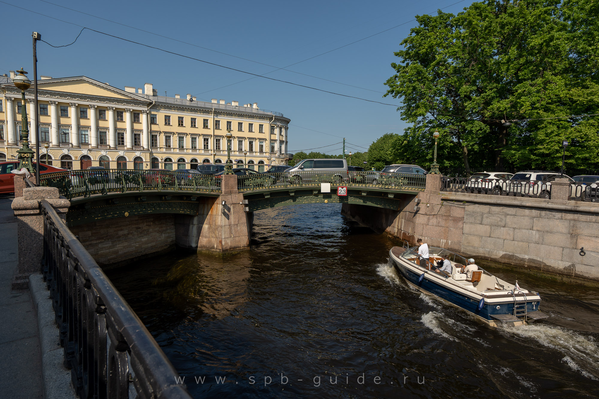 Катер и Тройной мост