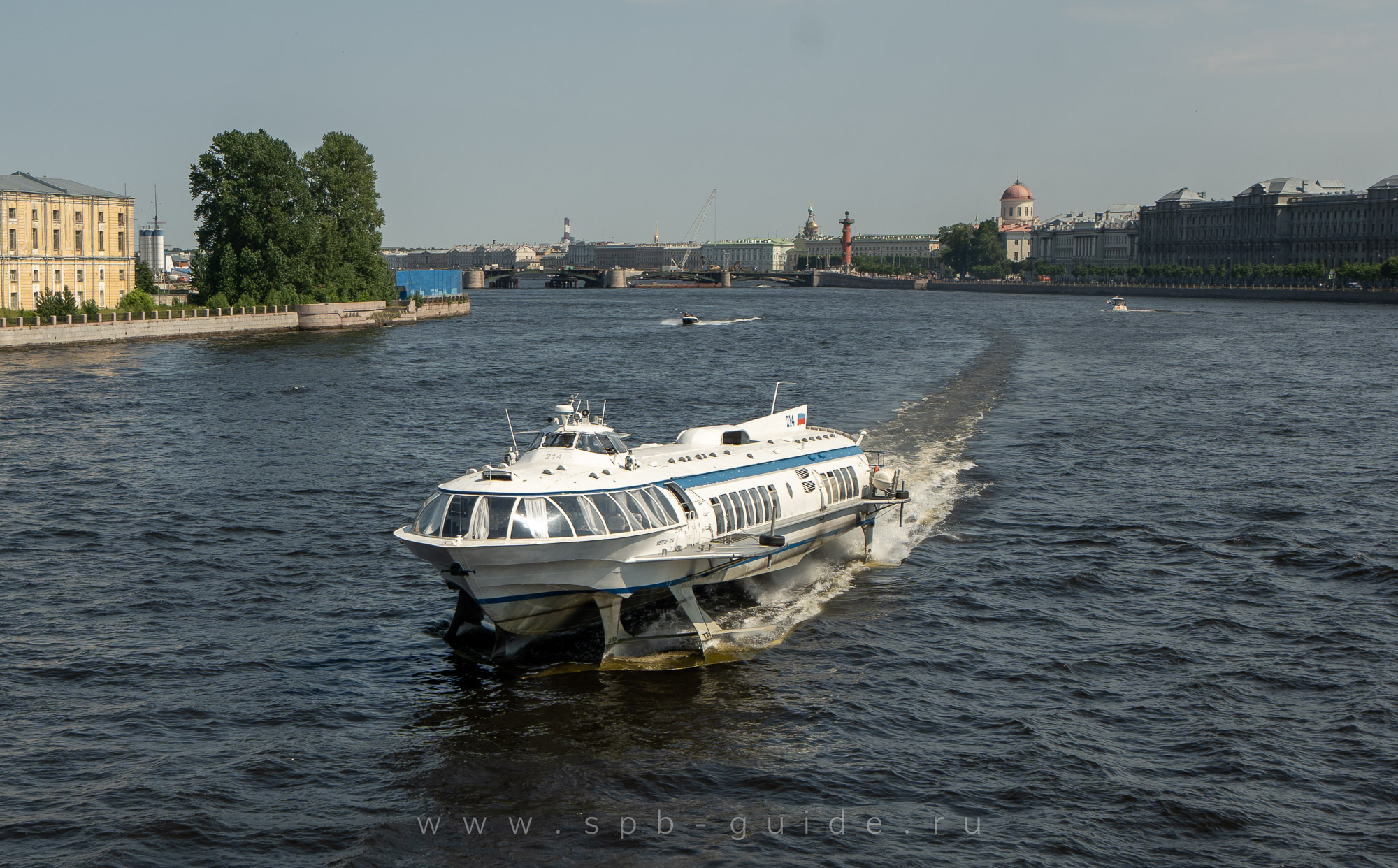 Метеор до Петергофа в Санкт-Петербурге