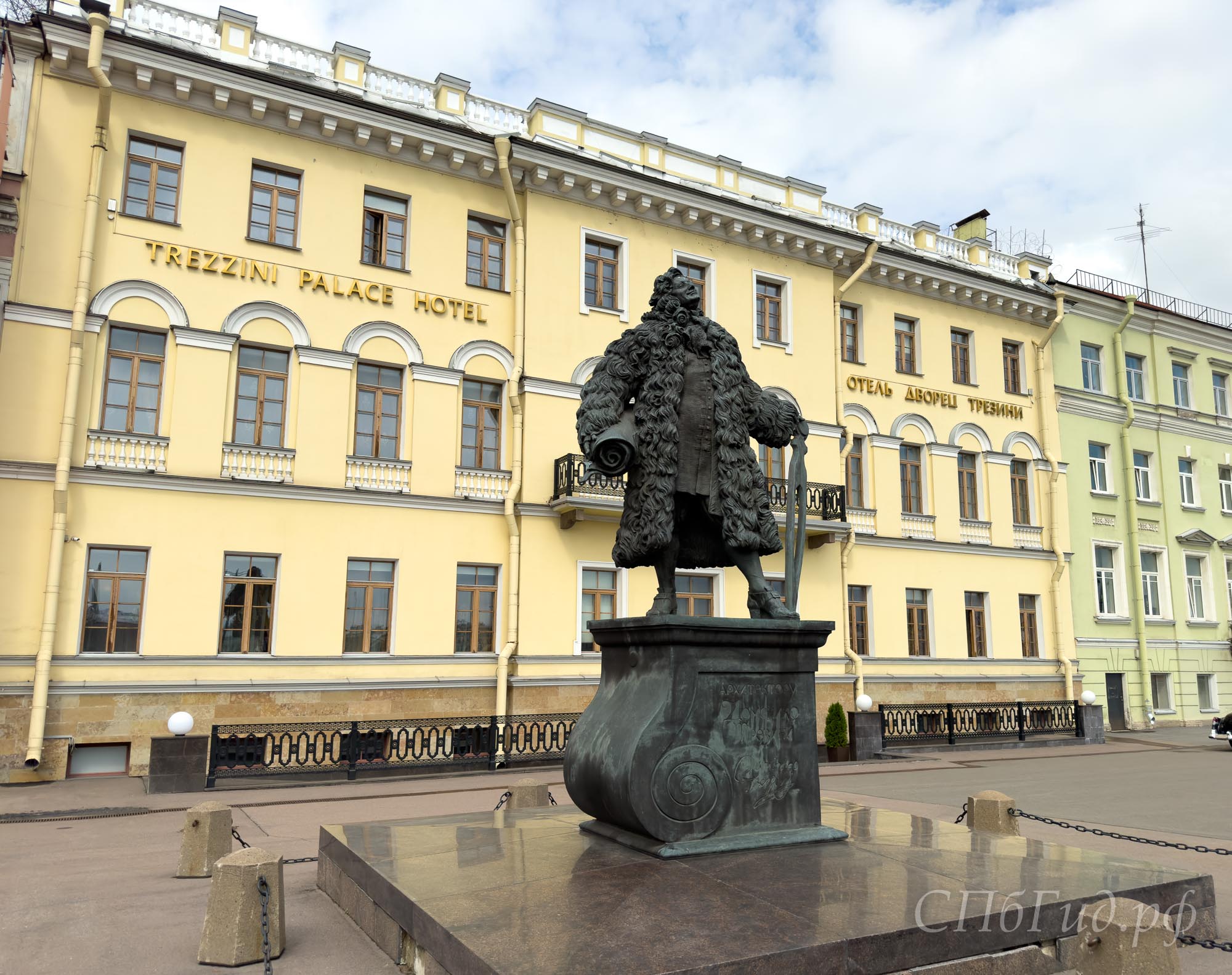 Памятник Доменико Трезини в Санкт-Петербурге