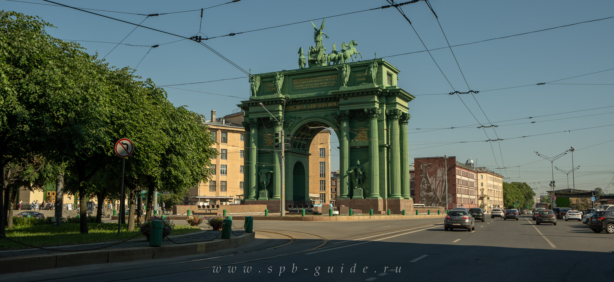 Нарвские ворота в Санкт-Петербурге