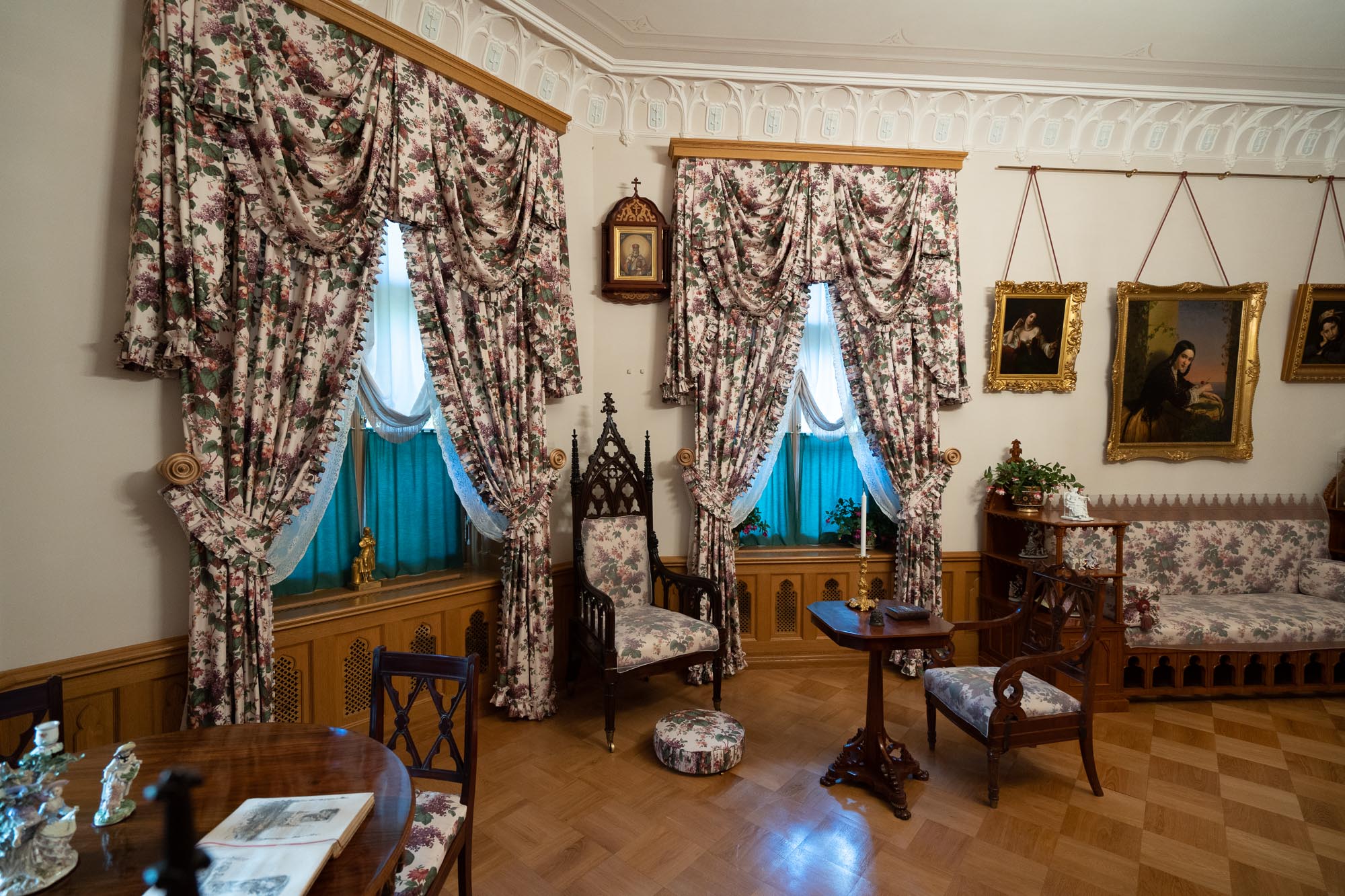 Фермерский дворец в Петергофе, Гостиная (комнаты императрицы Марии Александровны)