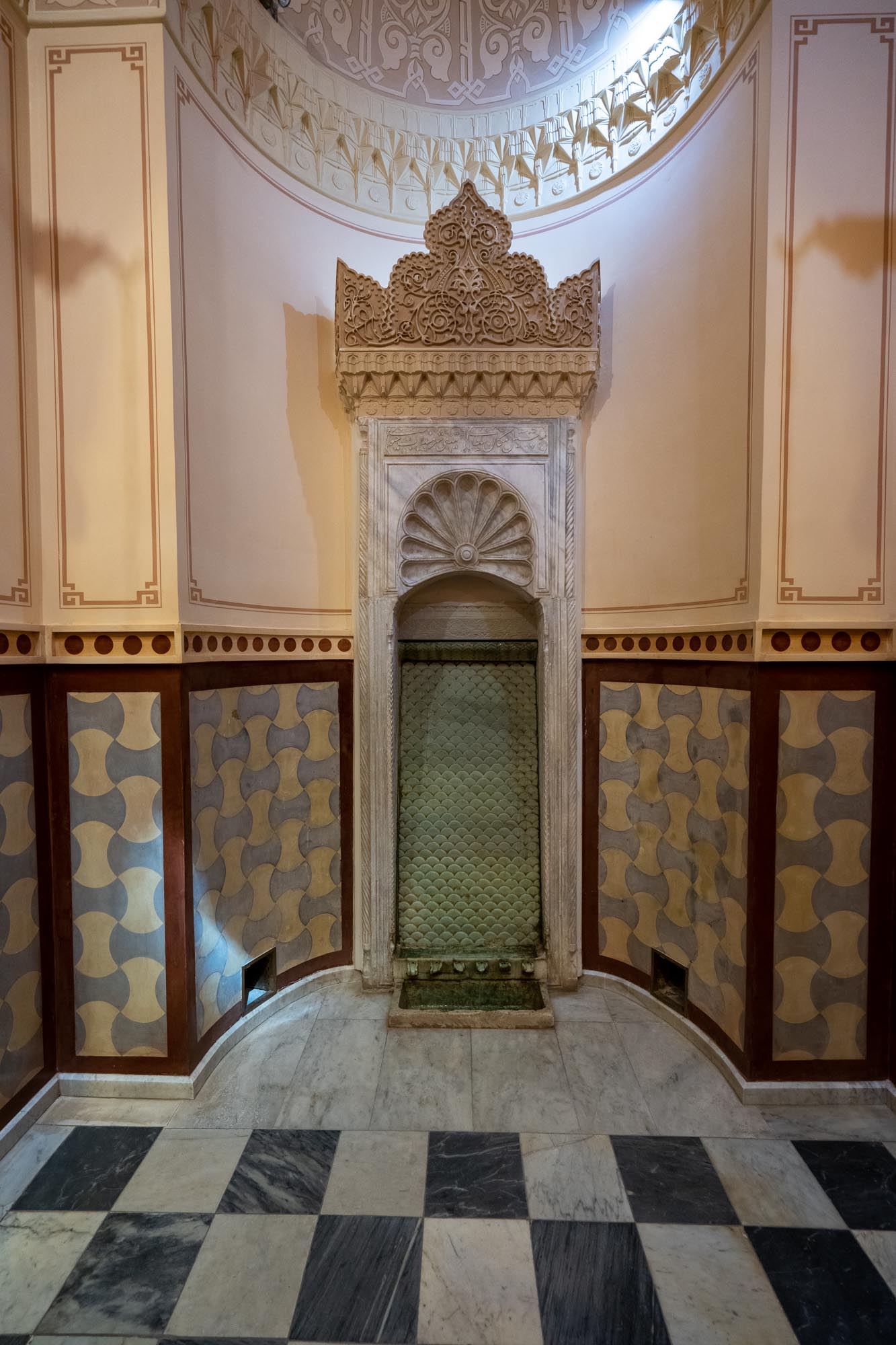 Чешуйчатый наклонный фонтан-каскад «фонтан слёз» из Адрианополя