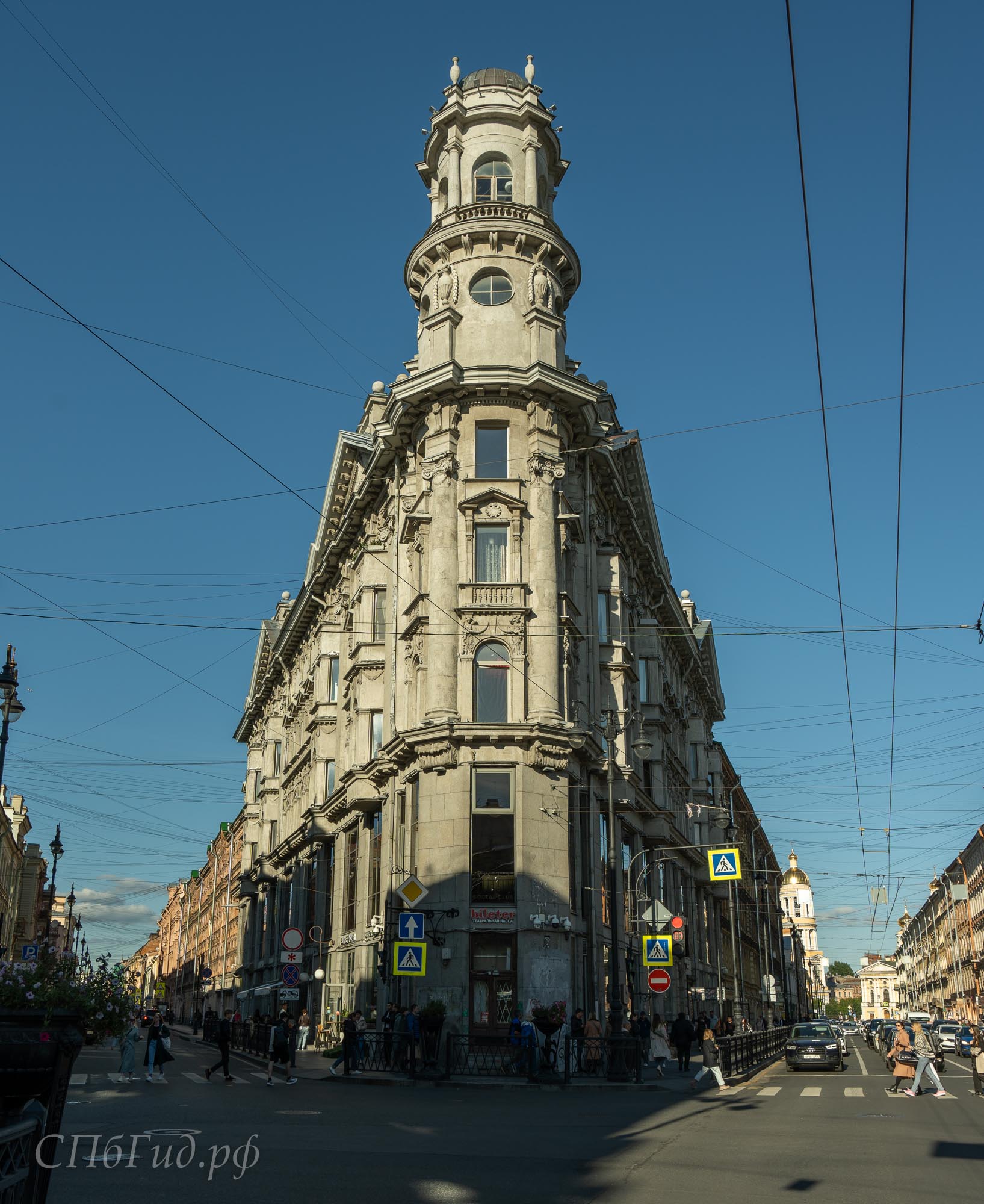 Площадь Пять углов в Санкт-Петербурге