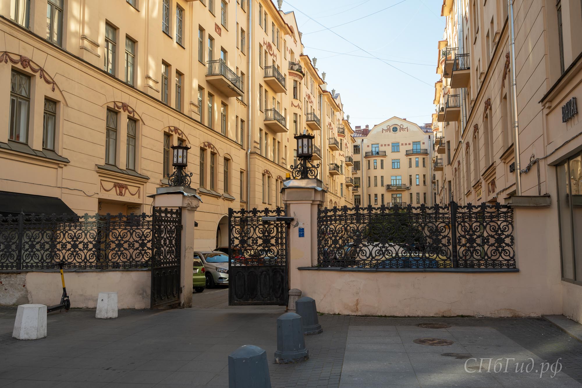 Жилой комплекс Петербургской купеческой управы, улица Рубинштейна, 23