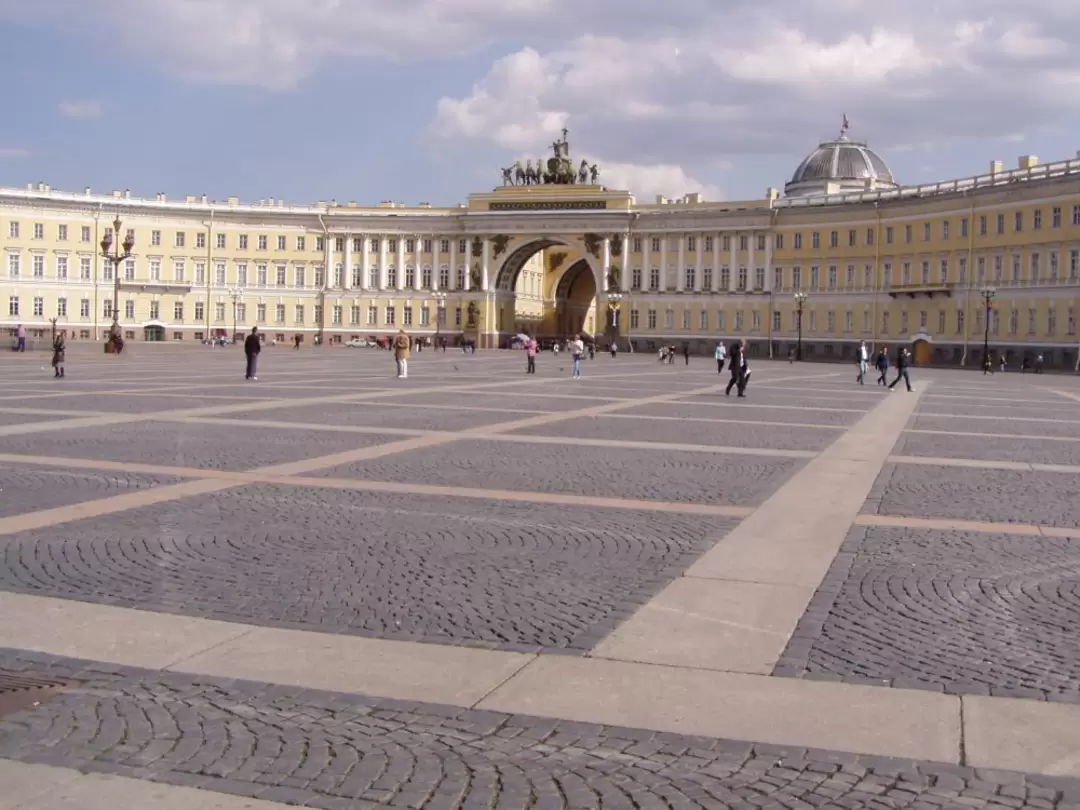 Дворцовая площадь в Санкт-Петербурге