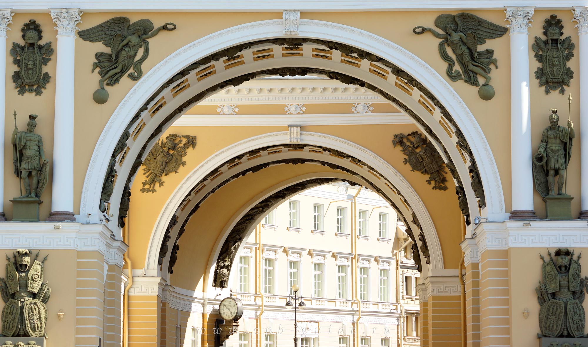 Три арки
