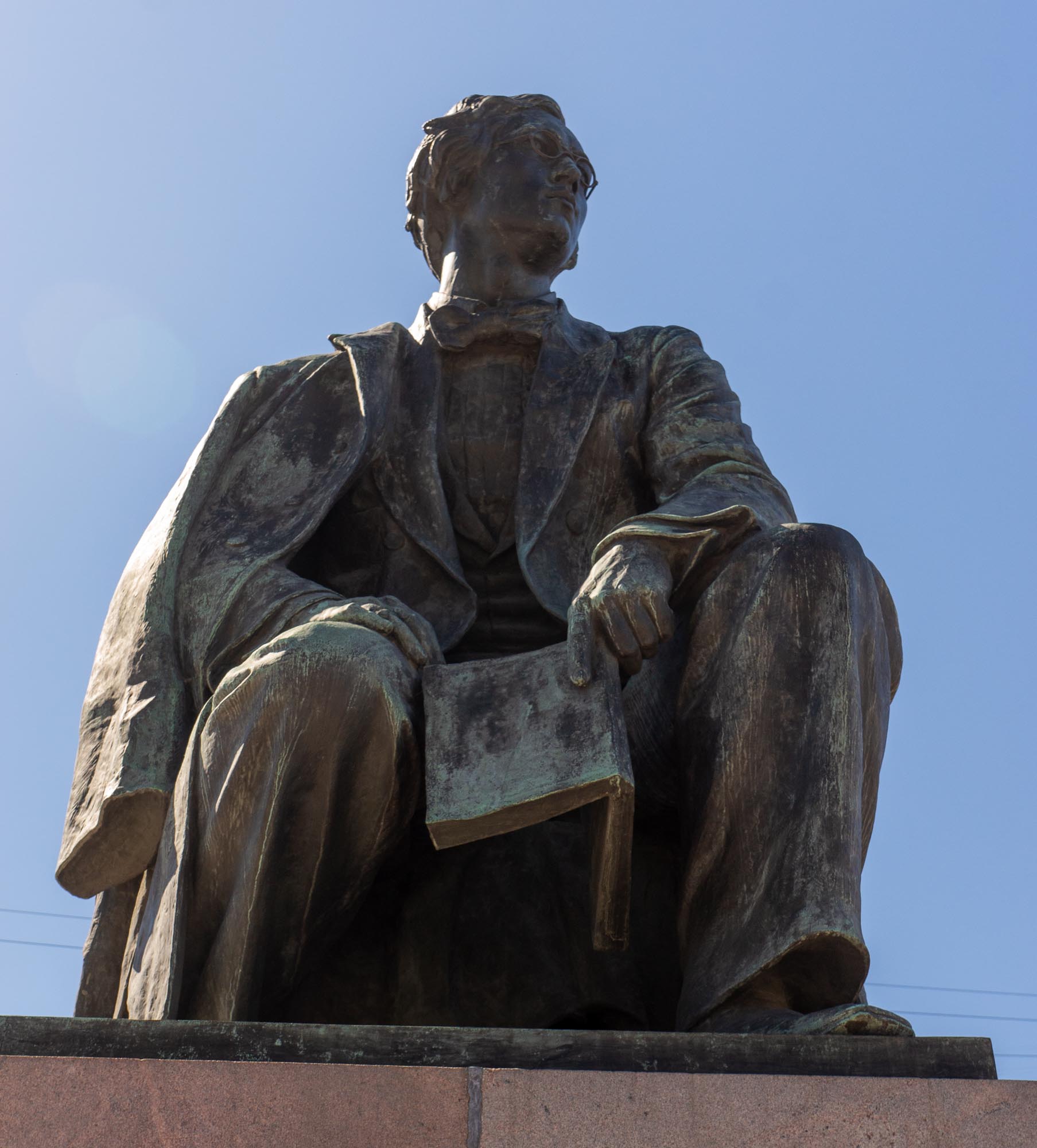 Памятник Чернышевскому в Санкт-Петербурге