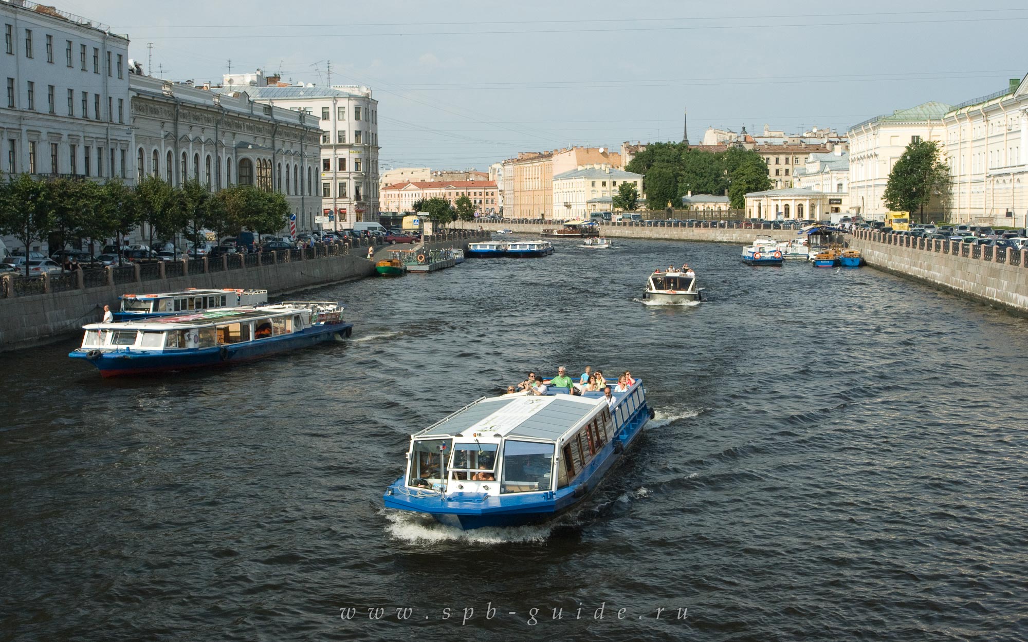 Аничков мост, вид на Фонтанку