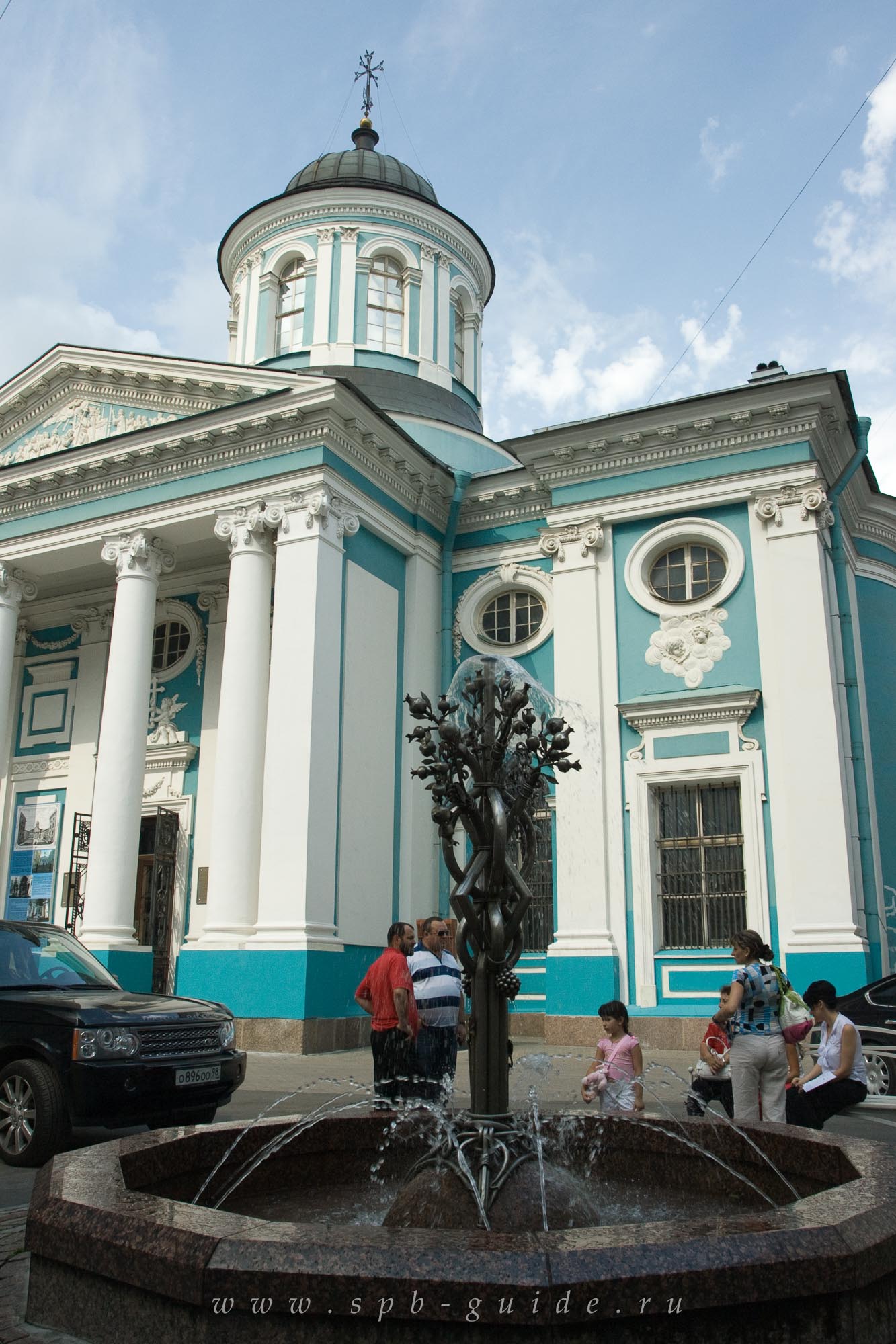 Фонтан у Армянской церкви