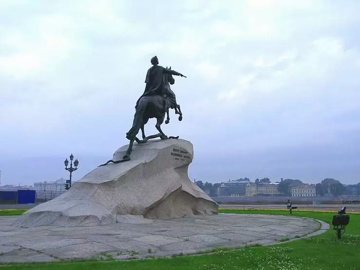 Белые ночи и Медный всадник