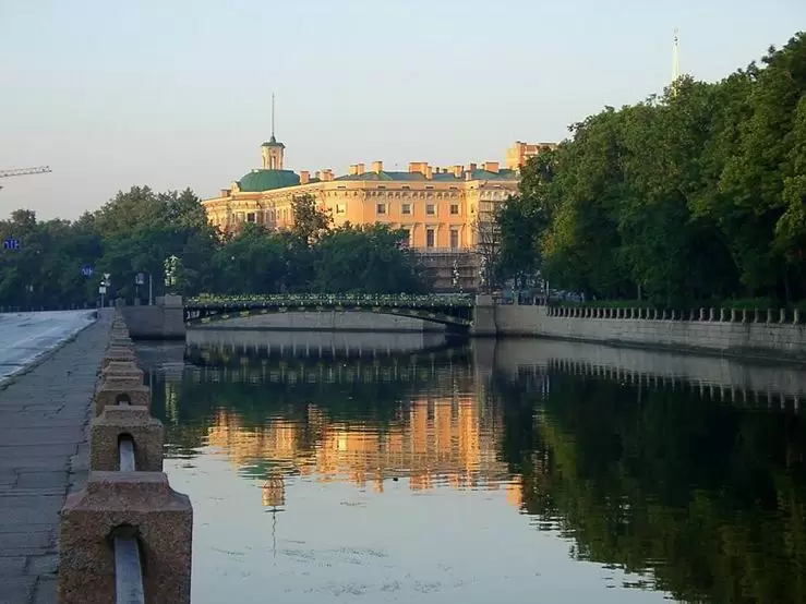 Белые ночи, Пантелеймоновский мост