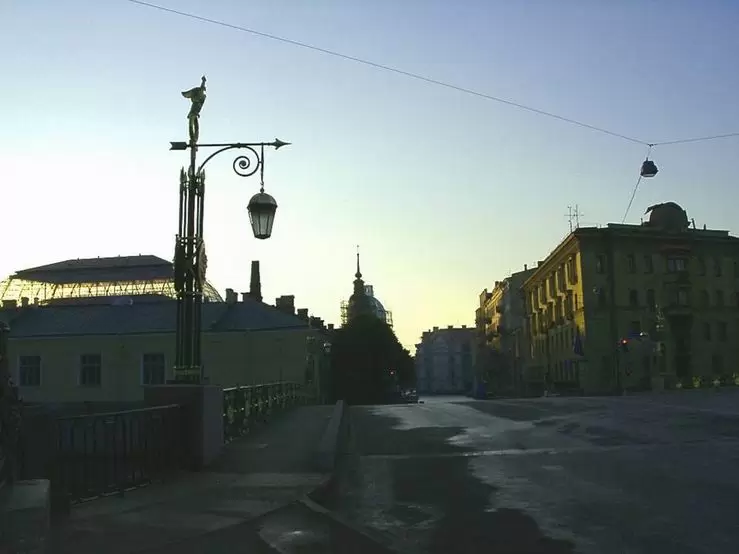 Белые ночи, Пантелеймоновский мост
