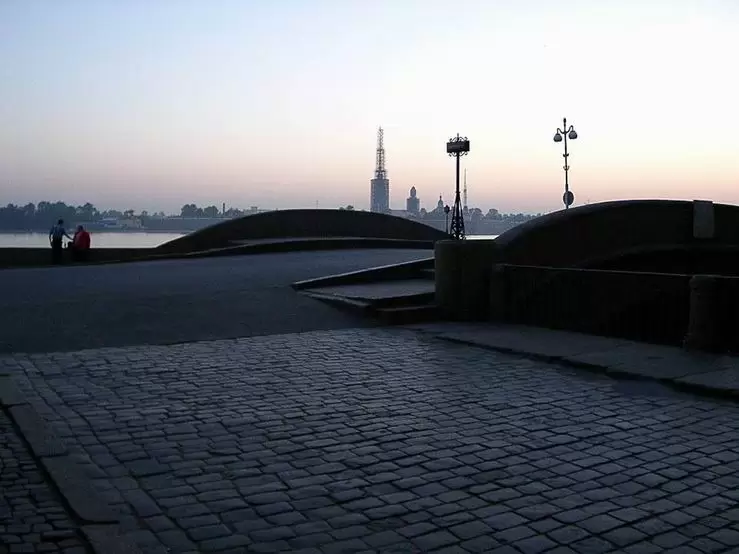Белые ночи в Санкт-Петербурге, Эрмитажный мост и Петропавловская крепость