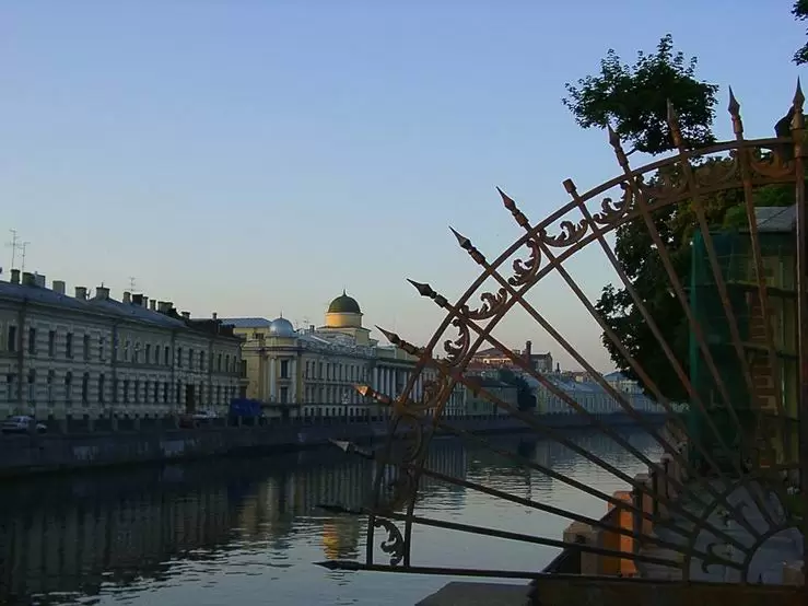 Белые ночи в Санкт-Петербурге, Прачесный мост у решетки Летнего сада