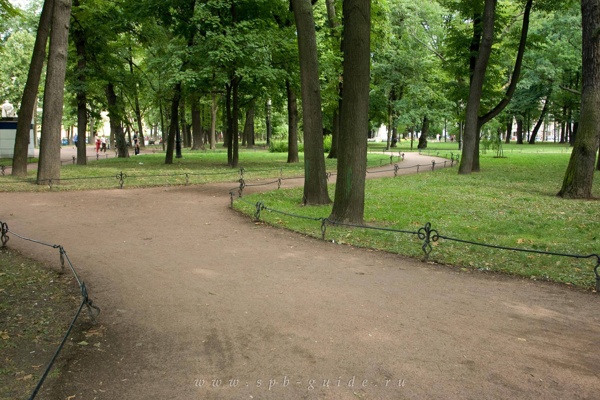 Александровский сад в Санкт-Петербурге